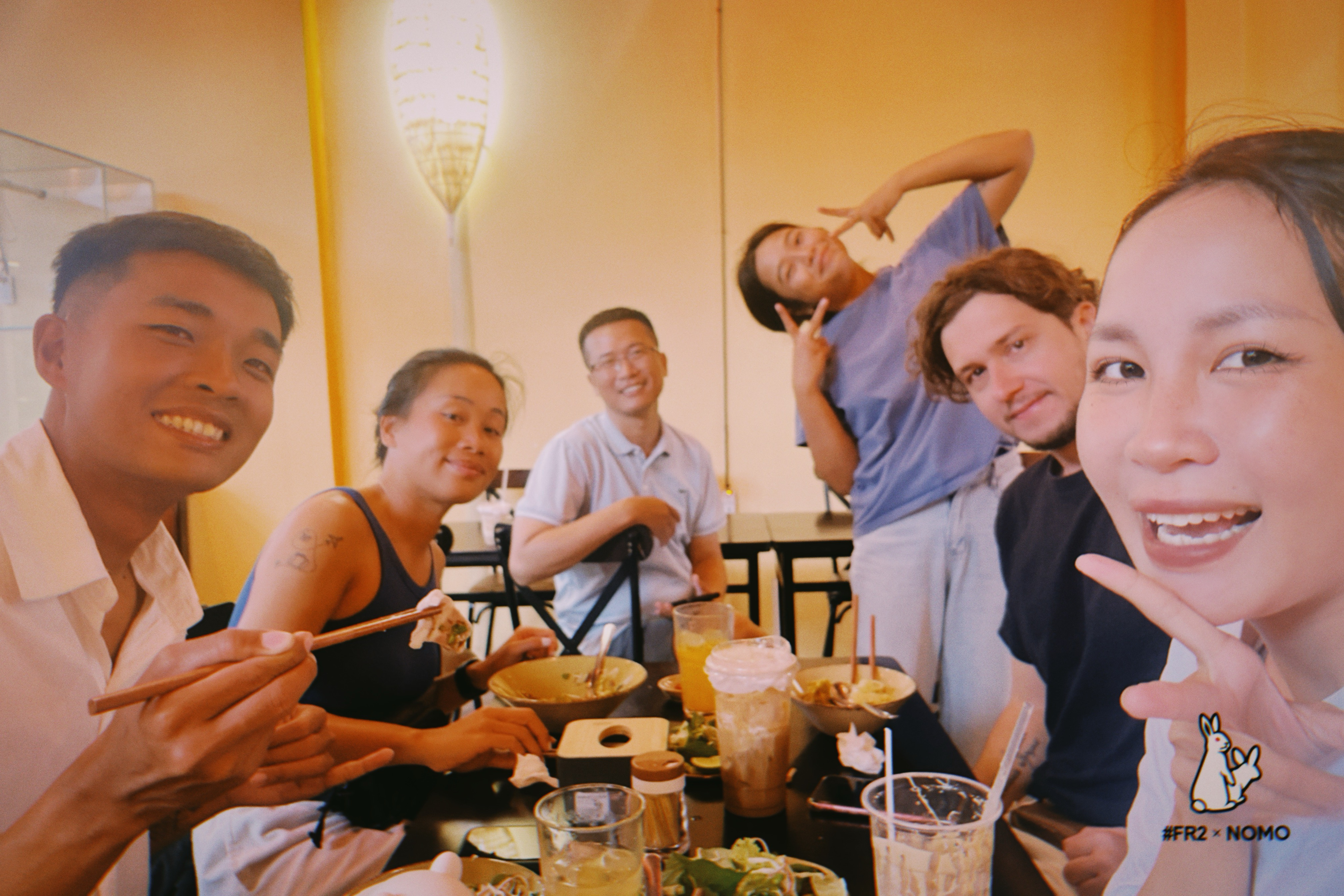 Những trái tim trẻ chọn bước theo ánh đèn lồng