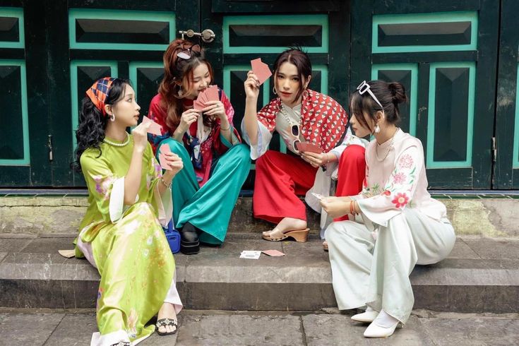 Top 4 mẫu áo dài "làm mưa làm gió" dịp Tết 2025