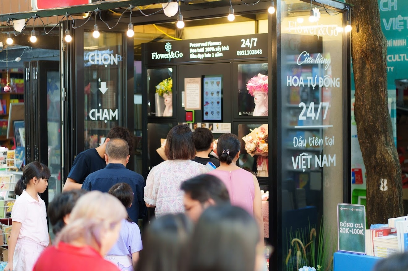 Flowers&Go ra mắt “Máy bán hoa tự động 24/7” đầu tiên tại Việt Nam