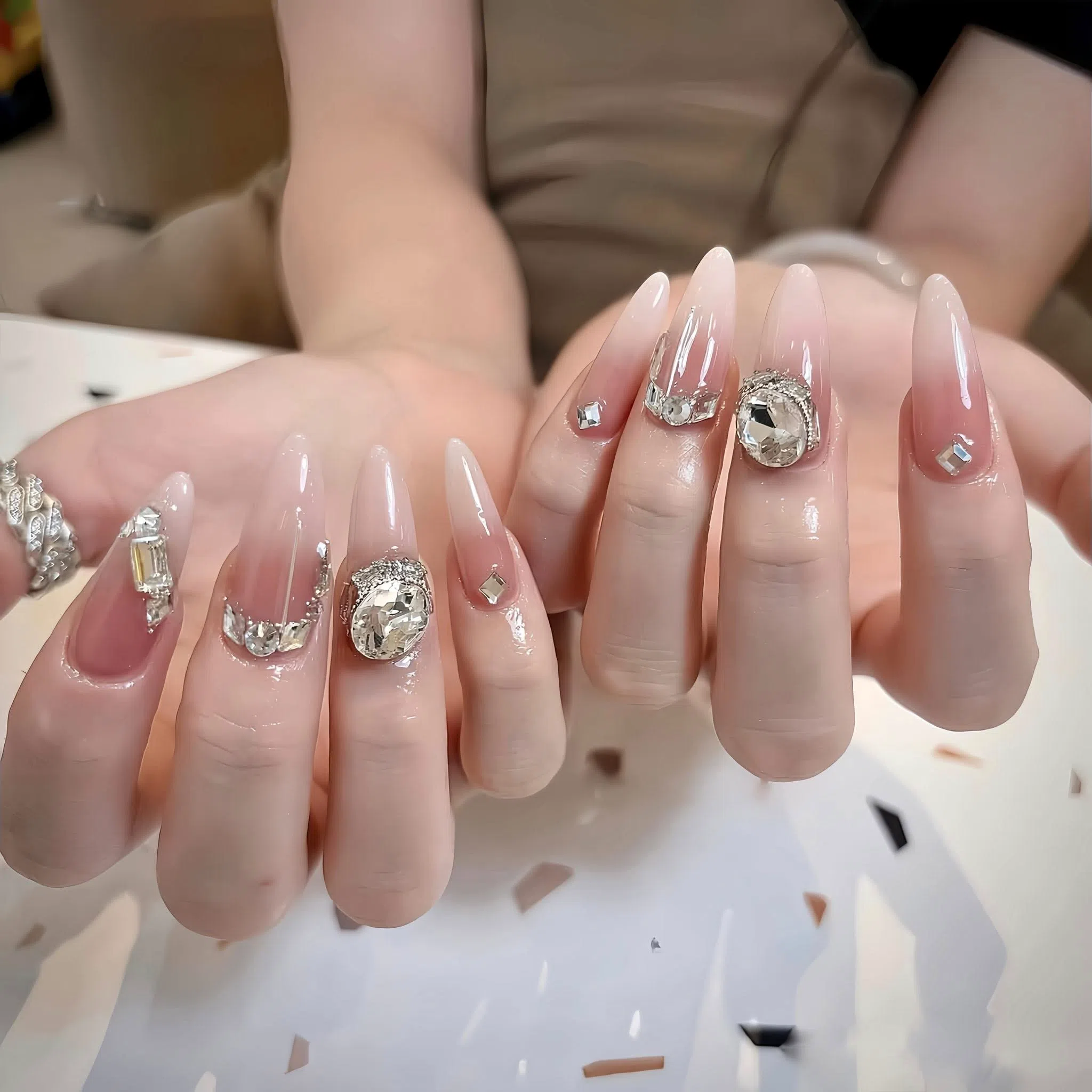 https://cdn.kiotvietweb.vn/merchant/e388752539ae662490a2329798bfe4cb/cropped/1759822483/anh-Salon-7.webp